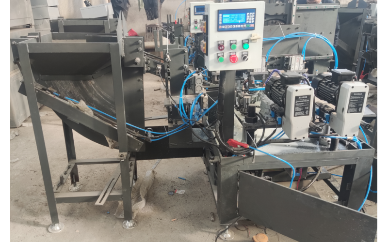 螺栓銷軸-三軸自動鉆孔倒角機